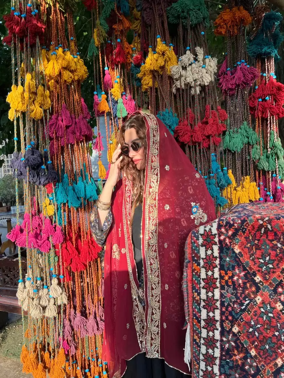 شال هندی زرشکی گلخون - Image 2